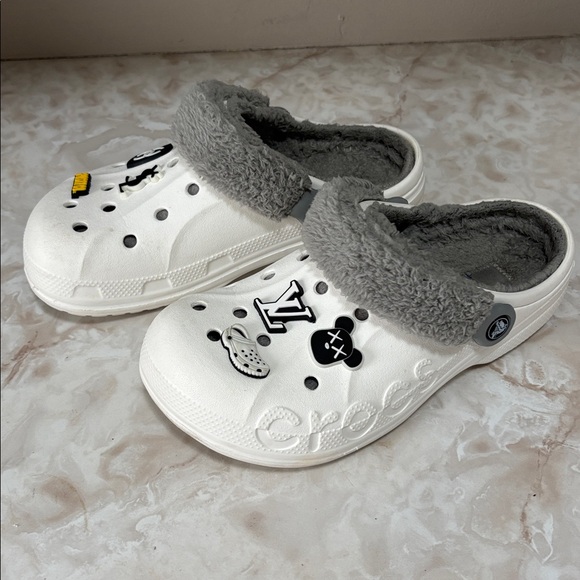 Crocs M7 W9 - Picture 2 of 5